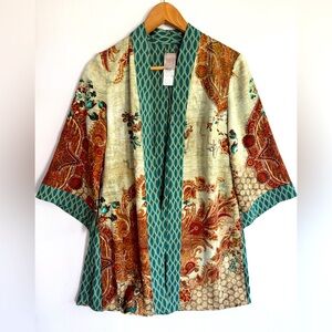 CHICO’S reversible short kimono